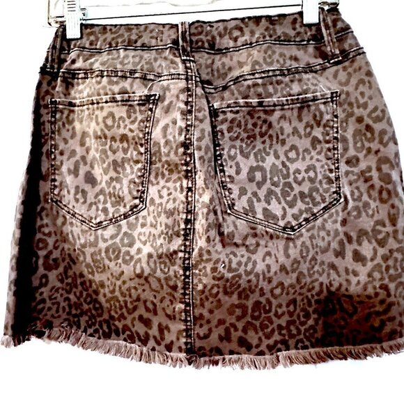 Mudd Dresses & Skirts - Mudd Leopard Print Skirt Size 9
